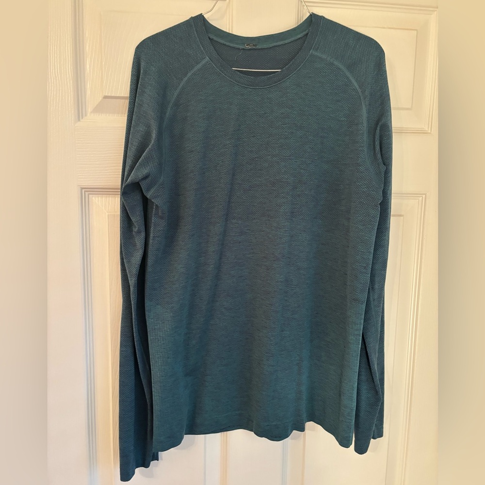 Lululemon men’s Small long sleeve